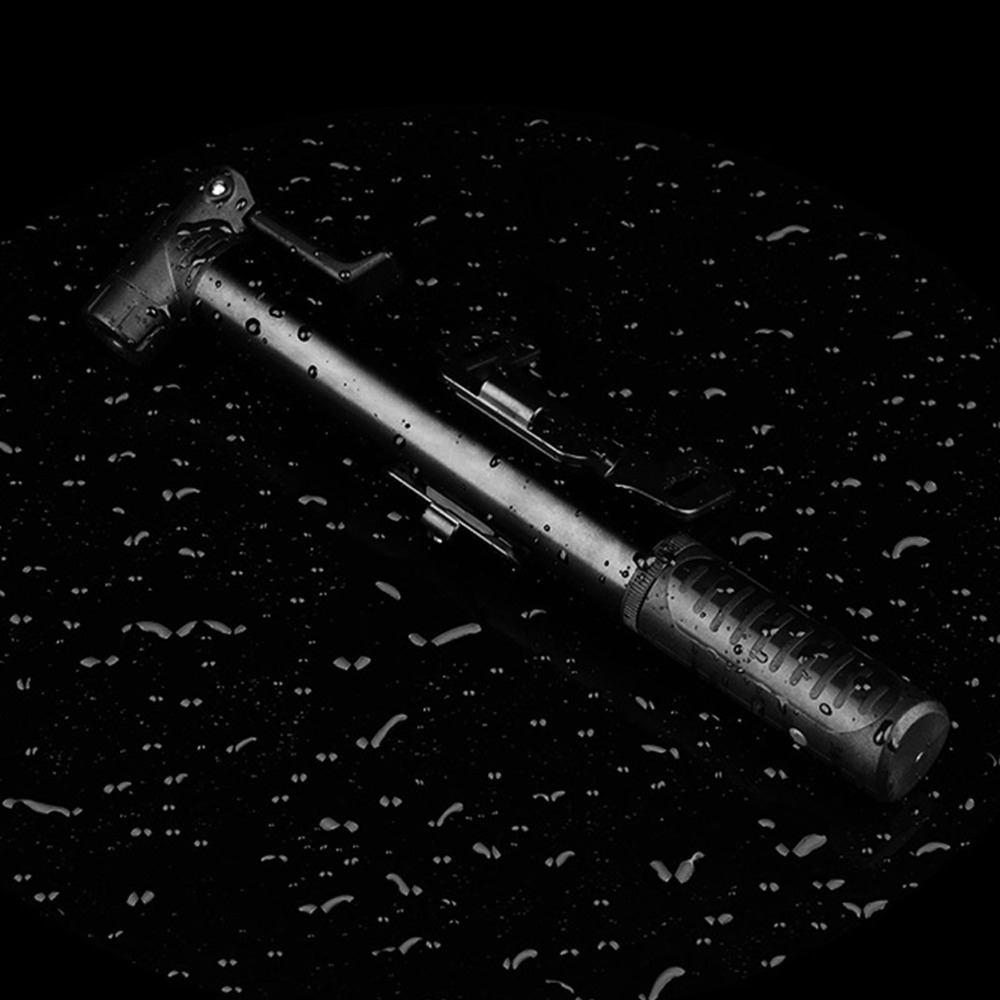 Bike Pump Frame Mount - ポータブル自転車ポンプ アルミ合金製、プラスチック製ミニサイクリングポンプ ブラック フレーム取り付けブラケット付き ロードバイクポンプ